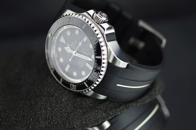 Rubber B strap M107 Black/White with buckle