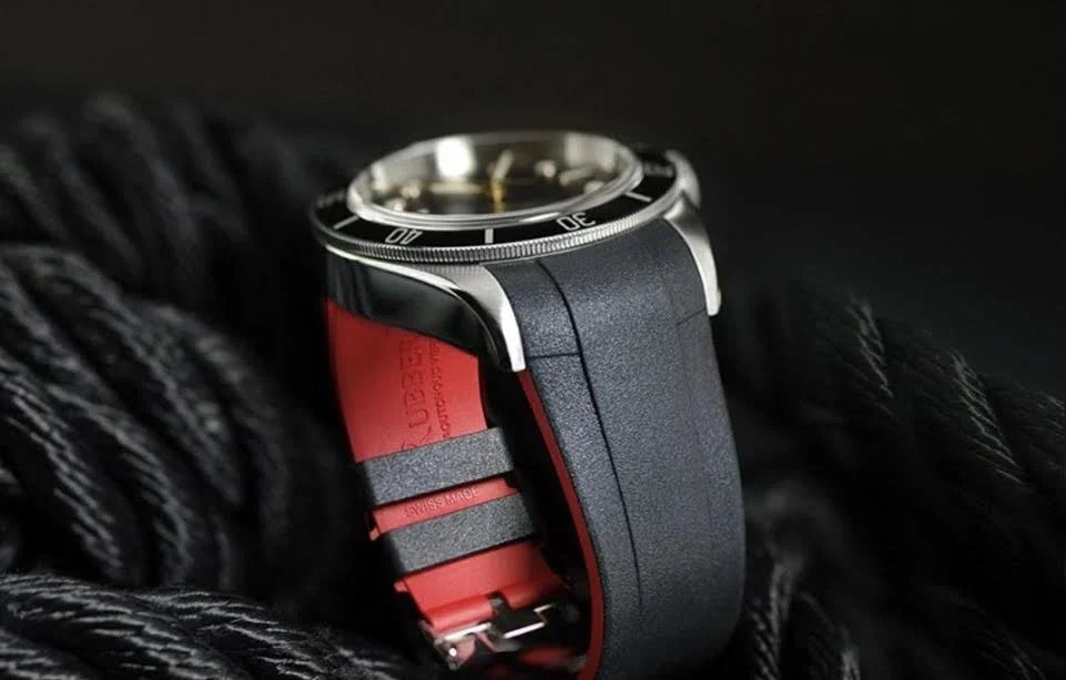 Bracelet de montre en caoutchouc noir et rouge pour montre de luxe, accessoire misterchrono.com