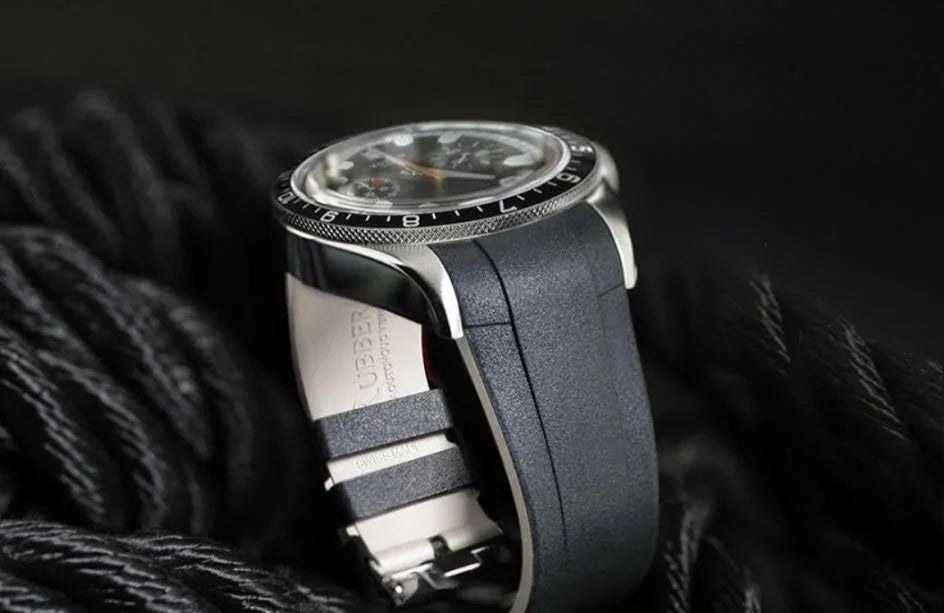RubberB bracelet T800 pour Tudor Noir/Sable - vue profil