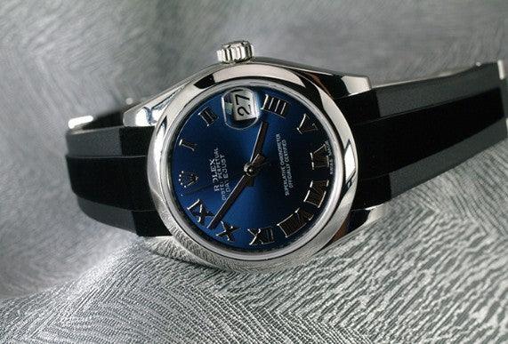 Montre de luxe cadran bleu, bracelet noir, accessoires misterchrono.com, fond élégant gris