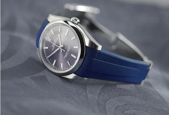 Montre de luxe avec bracelet bleu en caoutchouc sur tissu, accessoire misterchrono.com