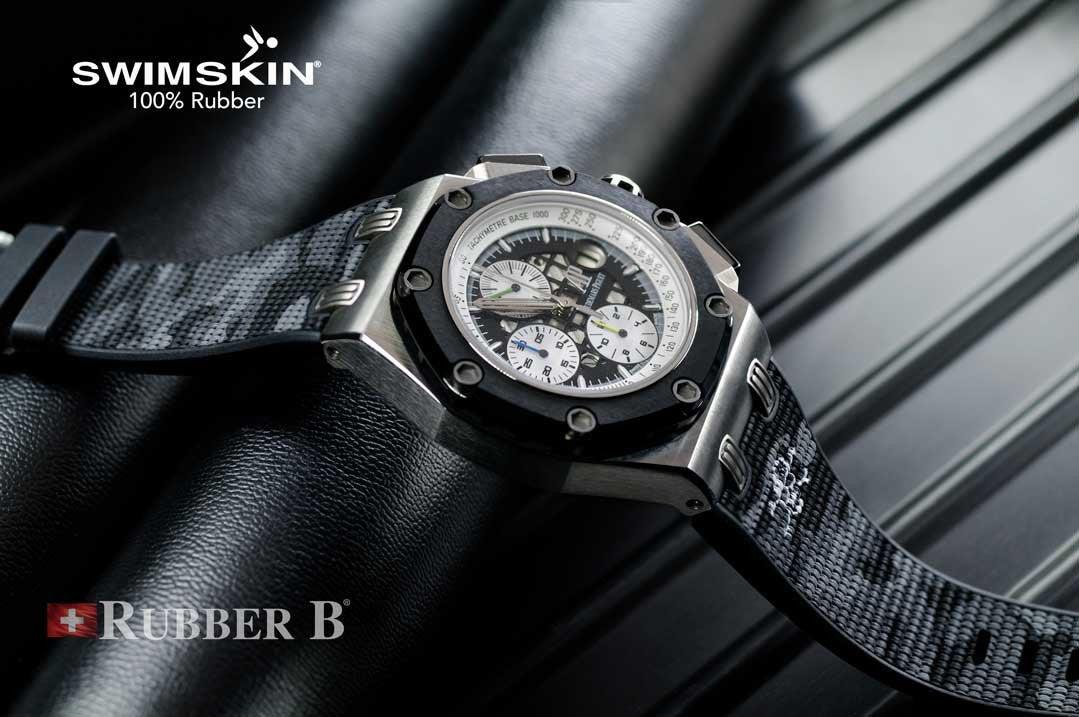 Montre de luxe avec bracelet caoutchouc SwimSkin Rubber B sur fond noir, accessoire misterchrono.com