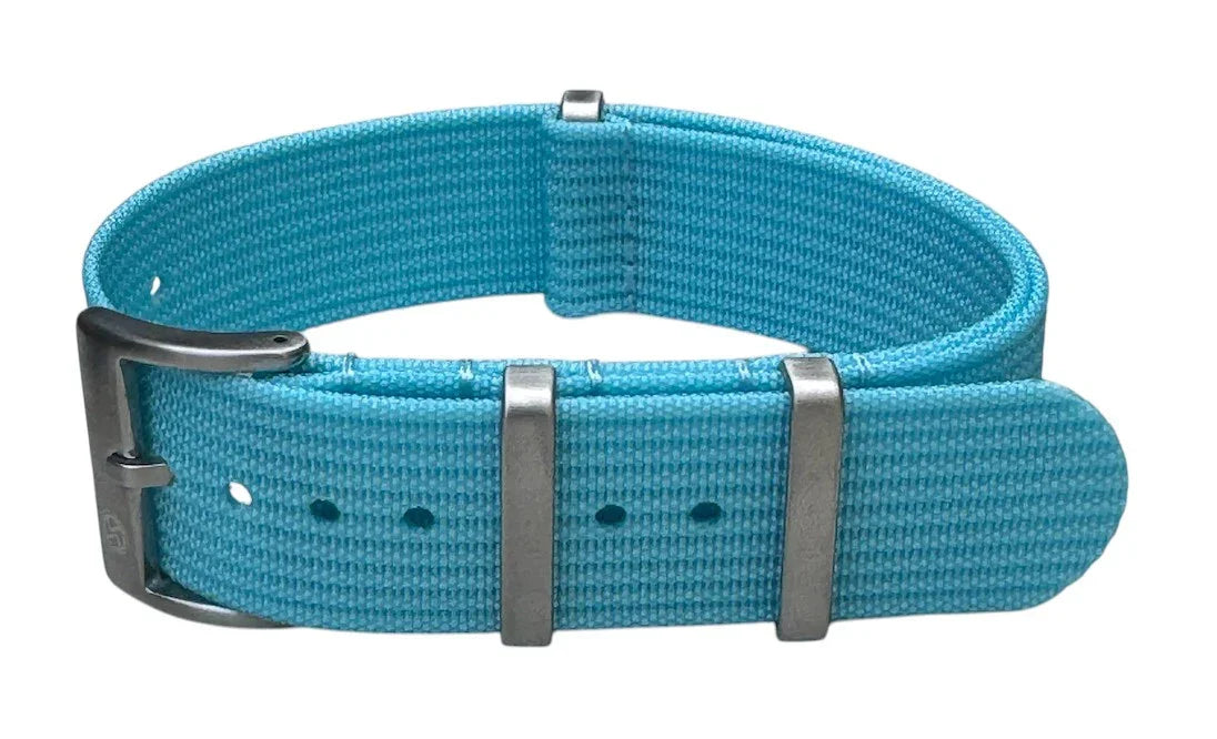 Bracelet de montre NATO bleu clair en nylon avec boucle métallique, accessoire luxe misterchrono.com