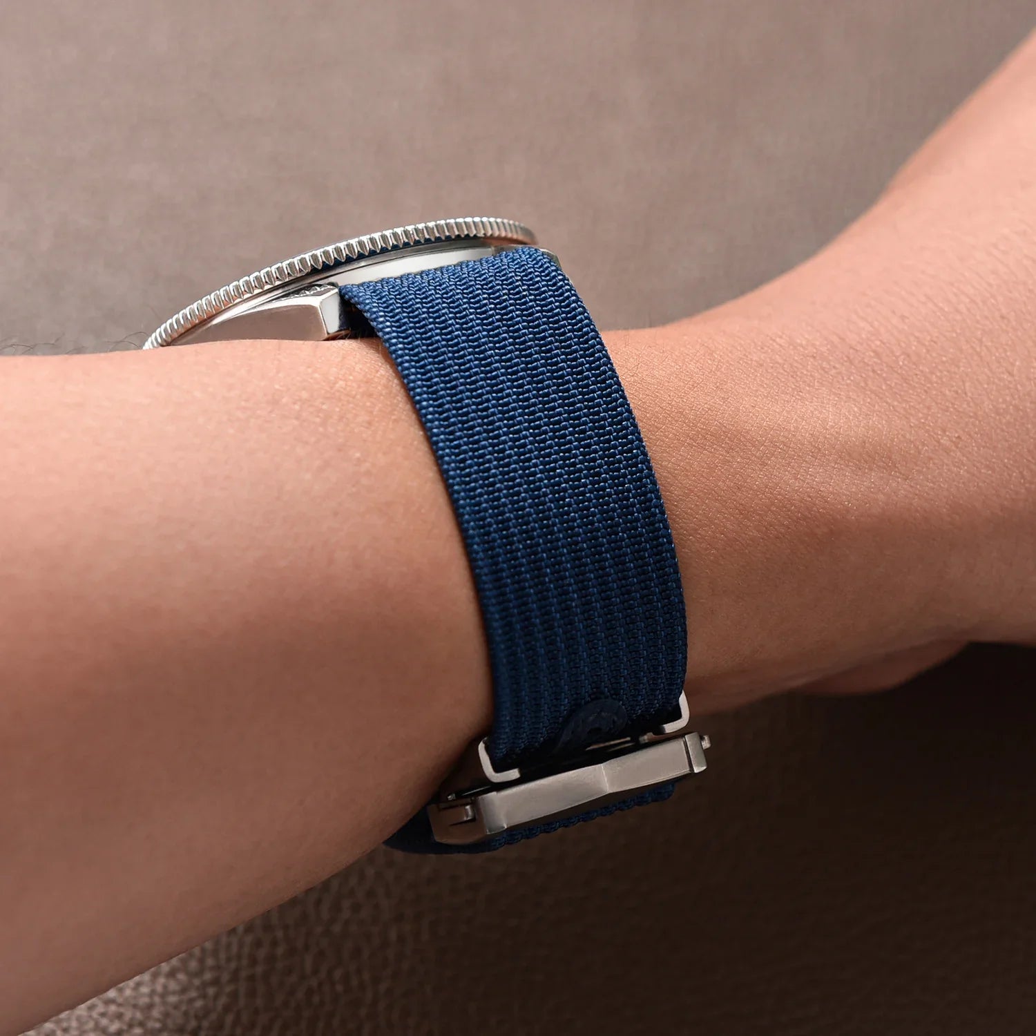 Bracelet NATO nervuré KronoKeeper avec boucle déployante - Gris - vue 10