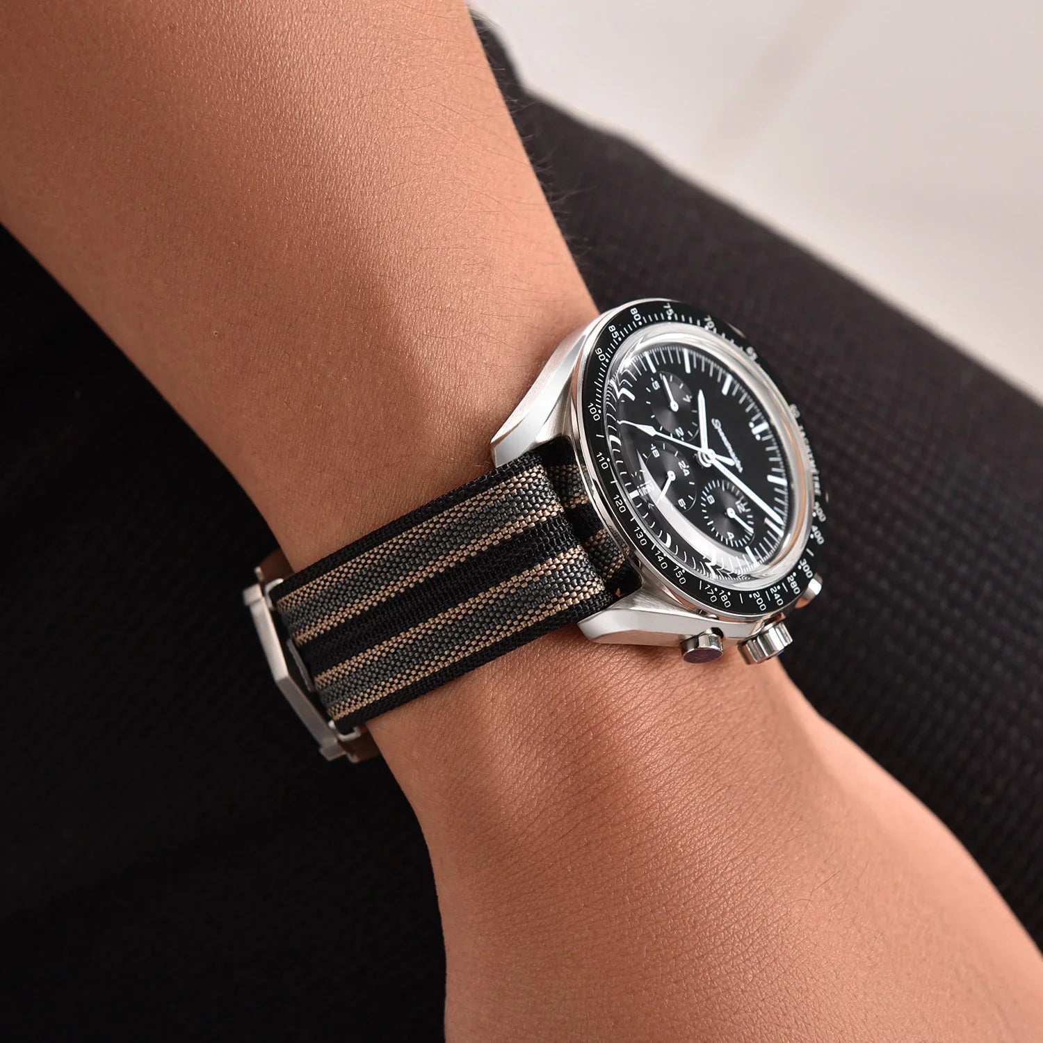 Bracelet NATO nervuré KronoKeeper avec boucle déployante - Noir/Rouge - vue 12