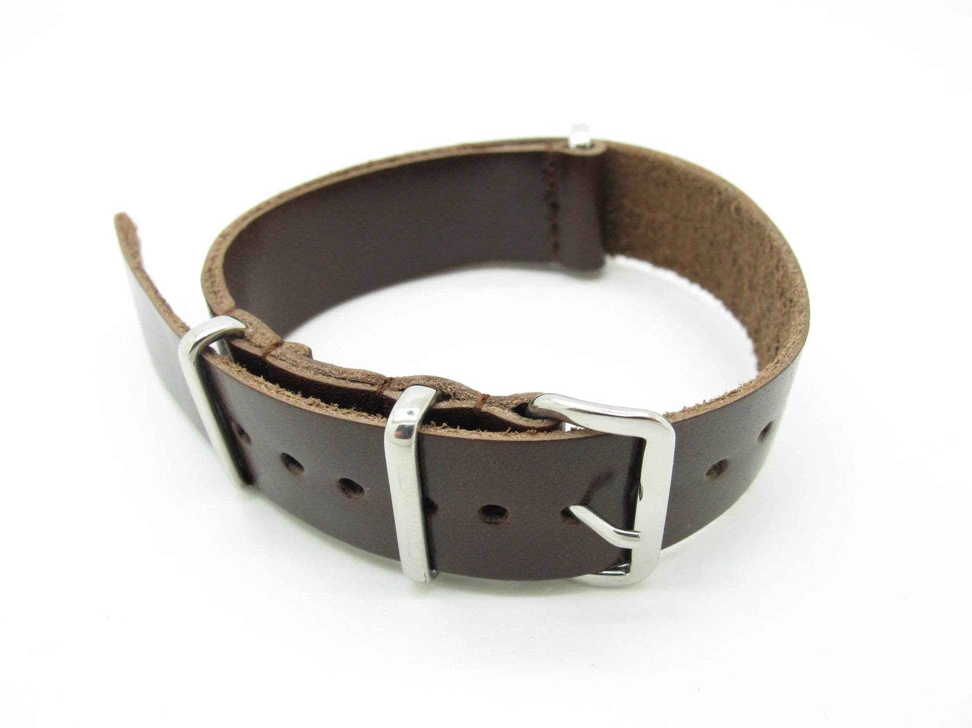 Bracelet de montre en cuir marron avec boucle métallique, accessoire luxe misterchrono.com