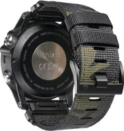 Bracelet nylon camouflage noir porté sur montre Garmin QuickFit 26 mm - KronoKeeper