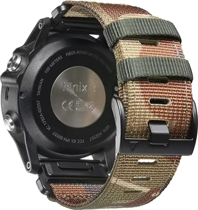 Bracelet nylon camouflage sable porté sur montre Garmin QuickFit 26 mm - KronoKeeper