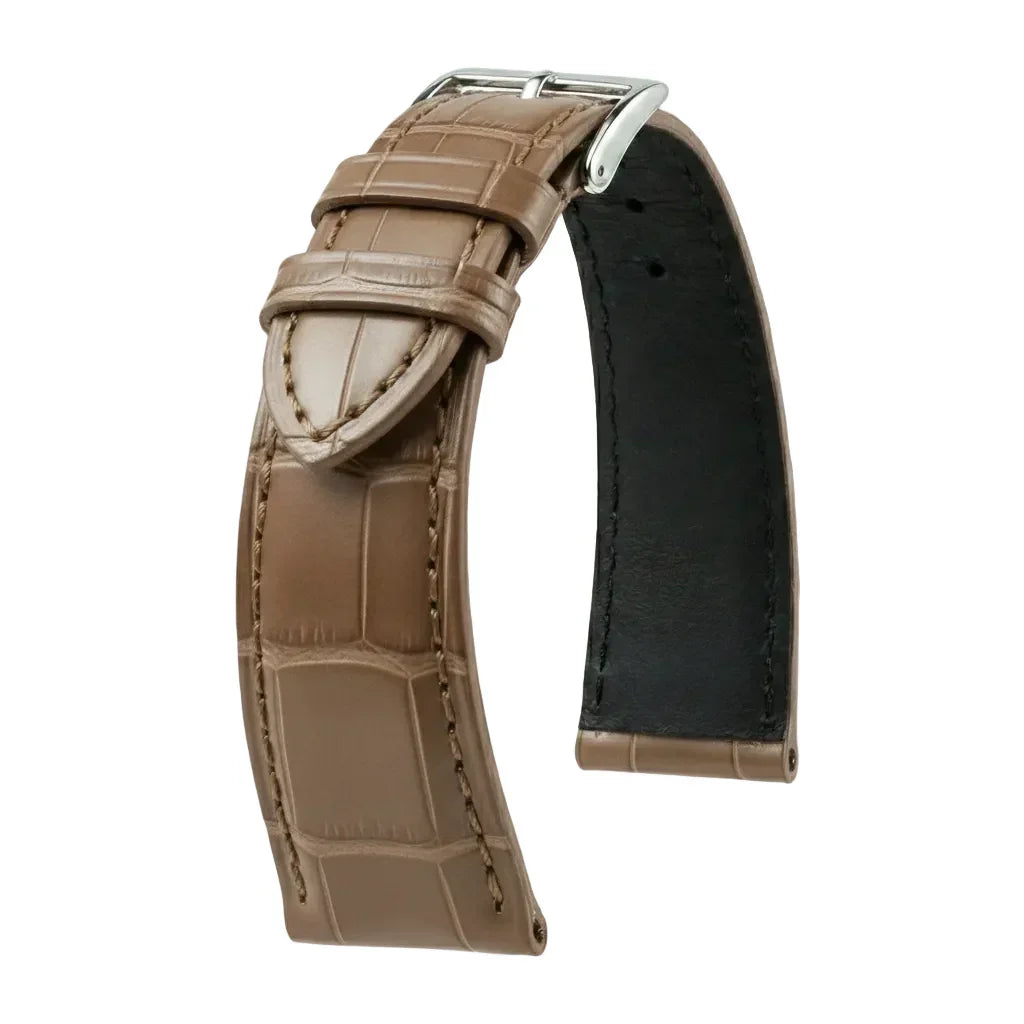 Bracelet de montre marron en cuir mat façon alligator avec boucle argentée.
