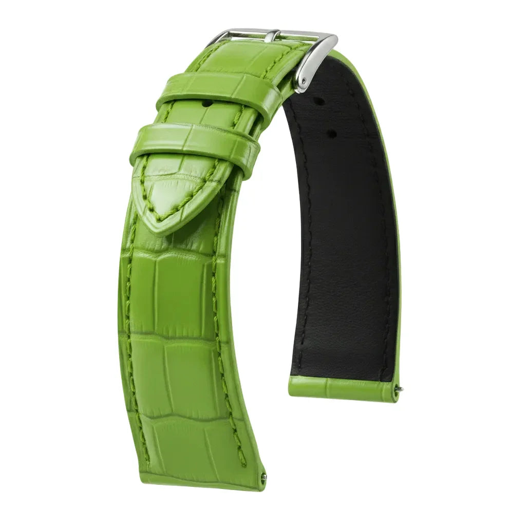 Bracelet montre cuir vert mat motif alligator avec boucle argentée, accessoire luxe.