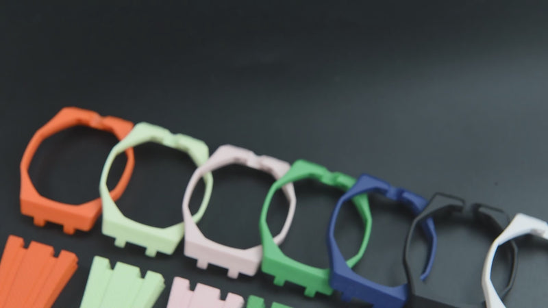 Vidéo – bracelet caoutchouc et coque KronoKeeper pour AP x Swatch : souplesse et montage